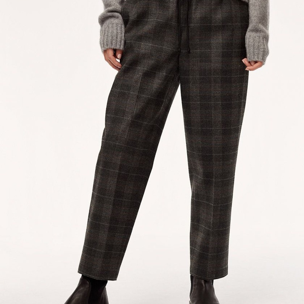 Aritzia / Babaton Jimmy pant in okeeffe plaid